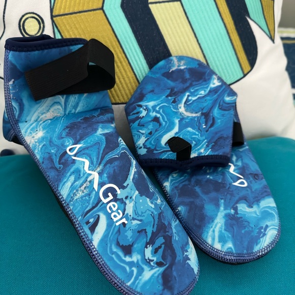 Water Socks Neoprene Beach Booties OMGear Low 3mm Anti-Slip Wetsuit Footwear NWT - Picture 6 of 9